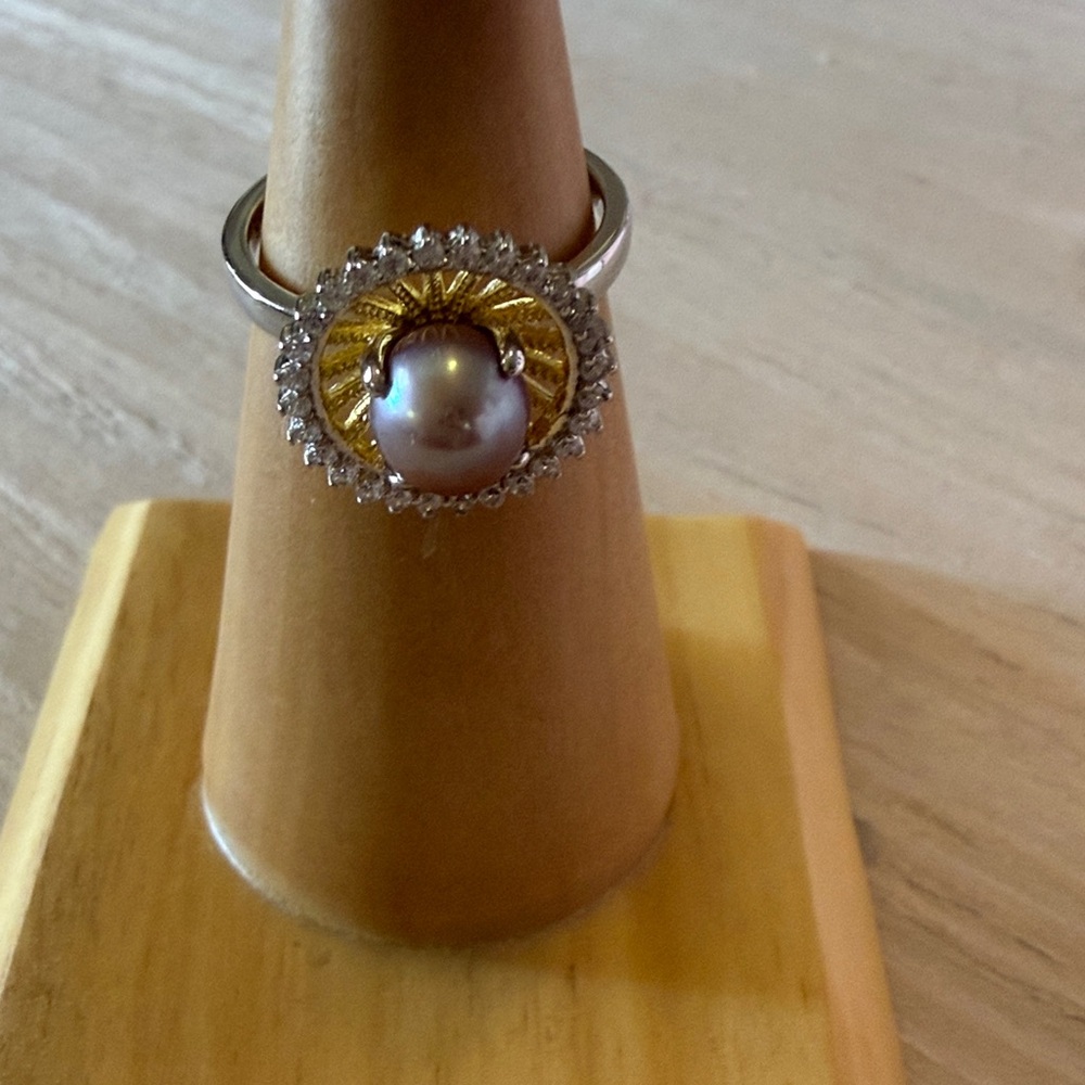Lustrous Pearl Ring with Gold and Silver Accents